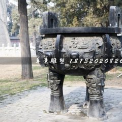 仿古銅鼎，廣場三足銅鼎