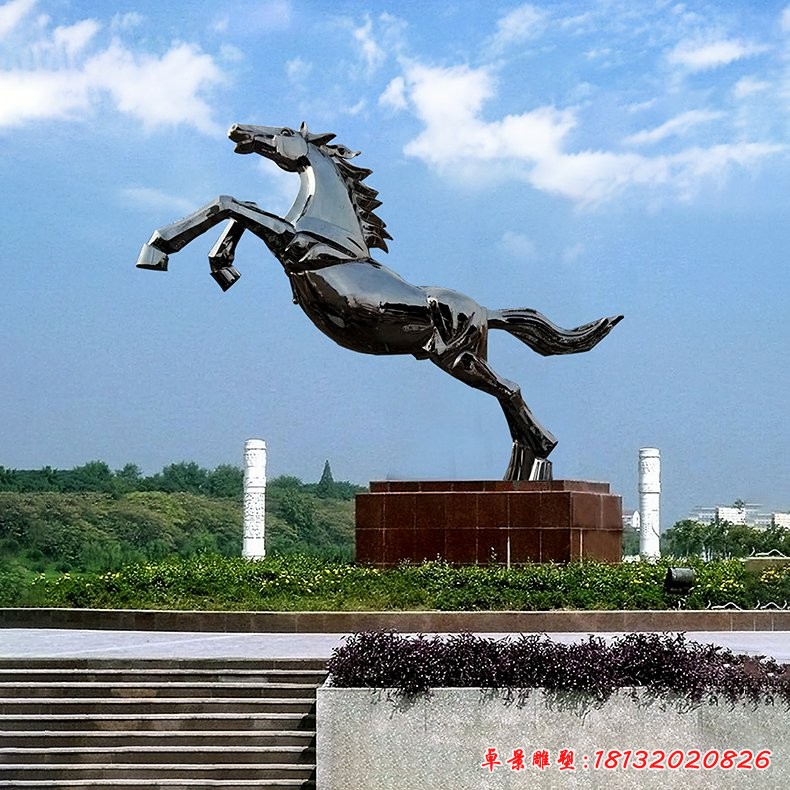 不銹鋼一往直前奔馬雕塑