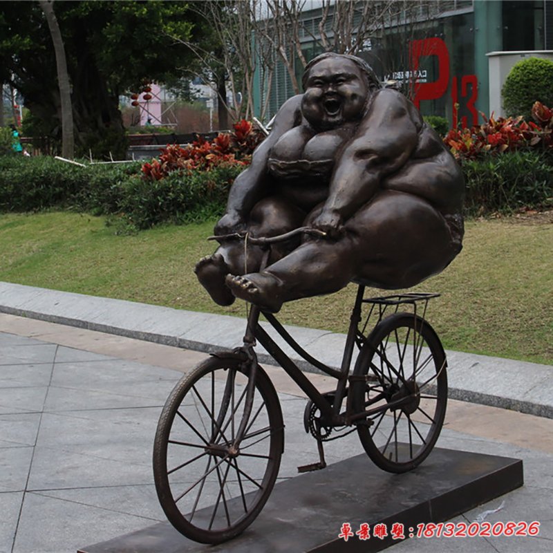 公園銅雕騎自行車人物